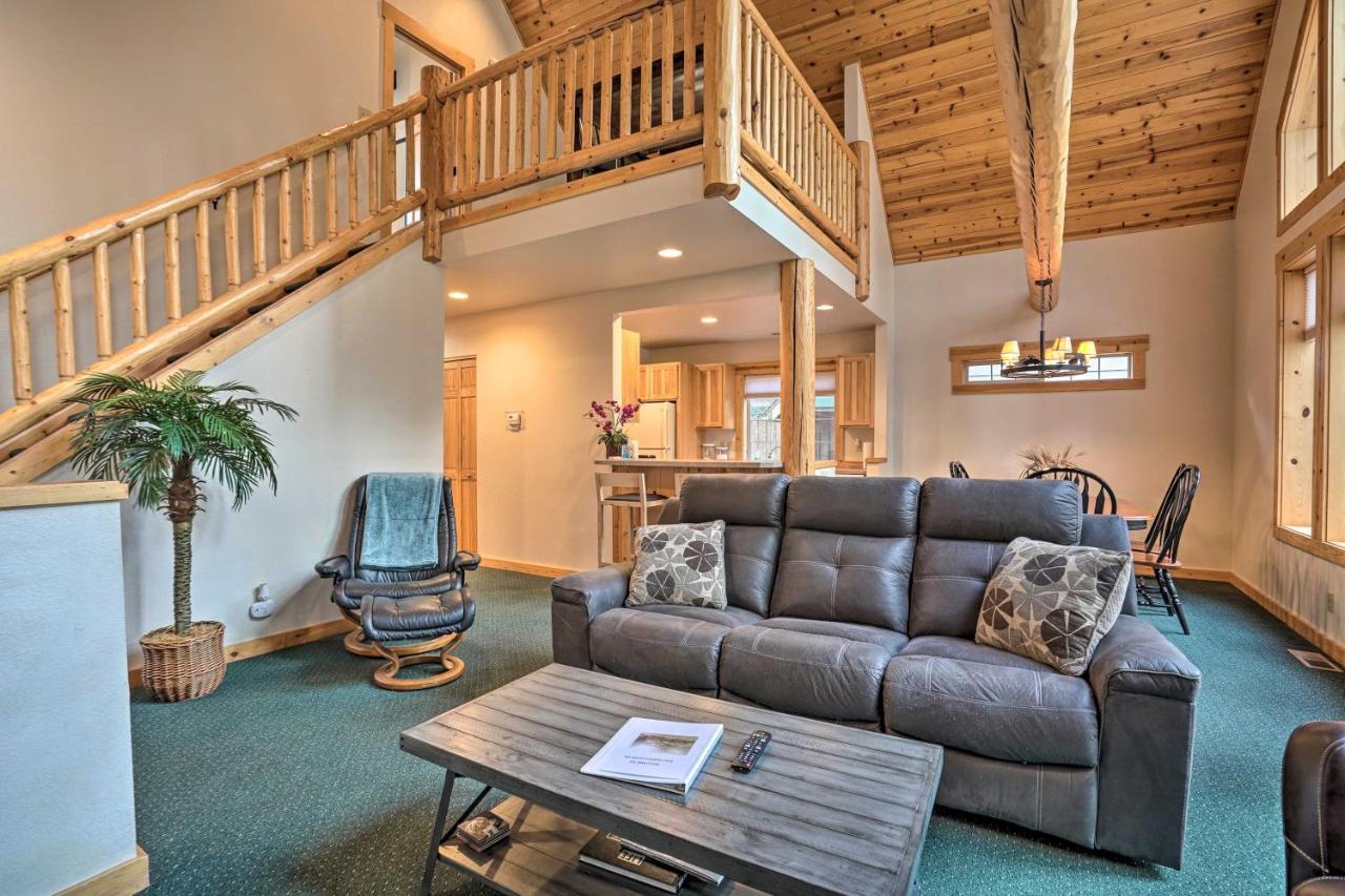 Chalet At Running Y Resort With Wraparound Deck! Klamath Falls Eksteriør bilde